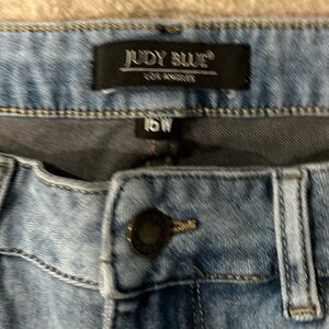 Judy Blue size 16W, skinny fit.